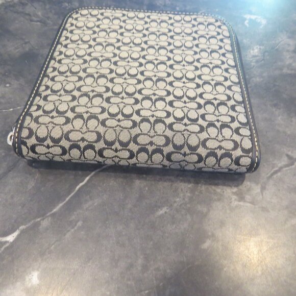 Coach Black & Grey Signature Media Case – 12 Disc Capacity - Rare - (B1) - Picture 4 of 5